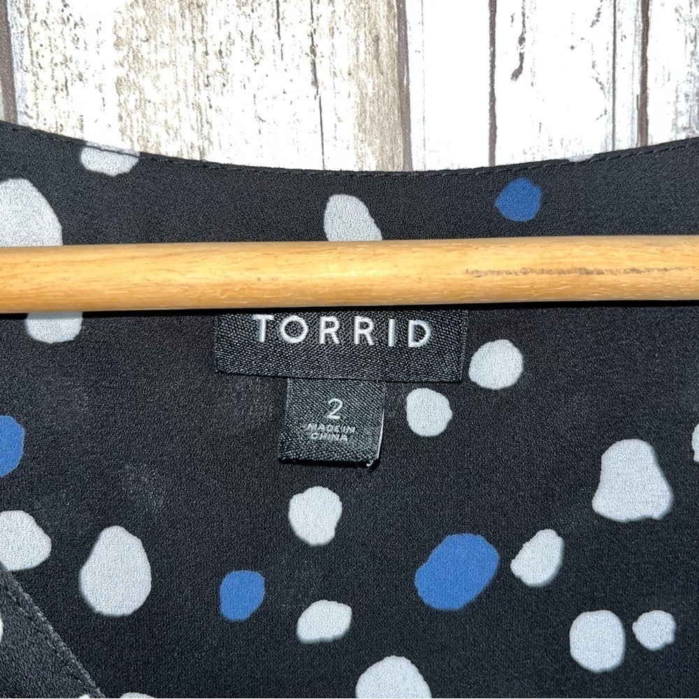 Torrid Black Blue Polka Dot Georgette Blouse Zip Front Dolman Sleeve 2X Plus - Picture 8 of 8